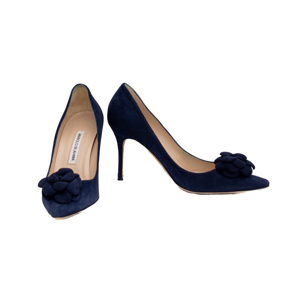 Manolo Blahnik Hangisi Style Blue Suede Flower Pumps EU 38 US 7.5 Limit Edition